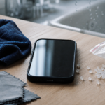 Téléphone tombé dans l’eau : riz piège, réflexes vitaux, silice