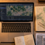 SIG logiciel : ordinateur et cartes pour visualiser et analyser des données